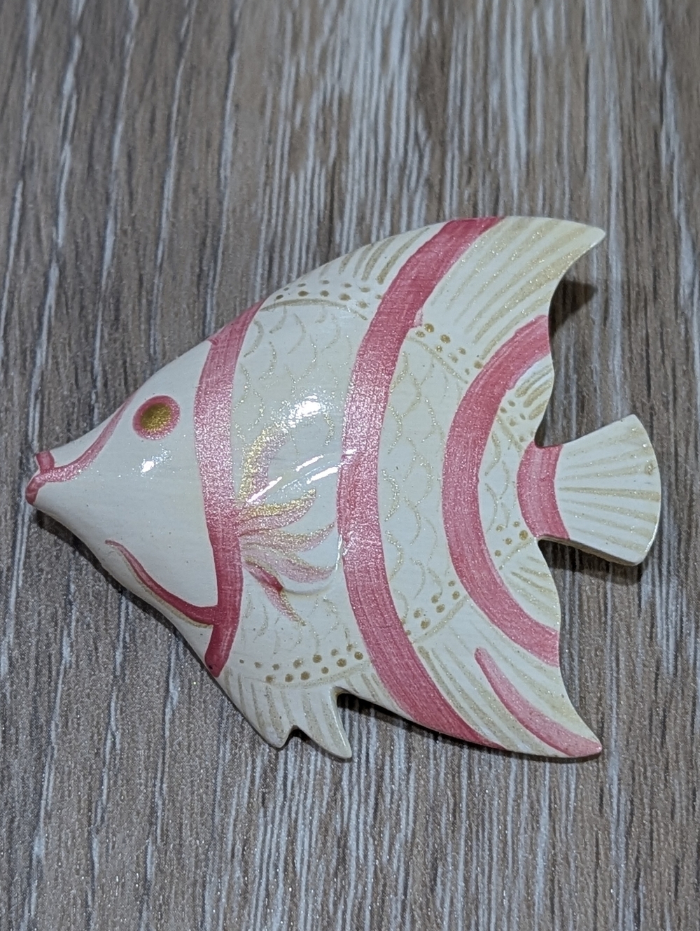 Hand Carved, Hand Painted Pink & Gold Wooden Angel Fish Brooch - Picture 5 of 5